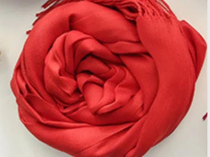 Rødt cashmere tørklæde