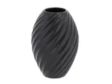En sort keramikvase med en mat finish og en spiralformet, riflet struktur, der løber diagonalt rundt på overfladen.
