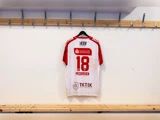 #18 Benjamin Pedersens matchworn trøje i str. 2XL