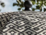 Port strandparasol i sort og sand polyester fra House Doctor
