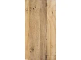En rektangulær træplanke med naturlige åretegninger, lyse- og mørkebrune nuancer og synlige knaster på en hvid baggrund.