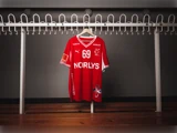 #69 Steven Plucnar Jacobsens matchworn trøje i str. XXL