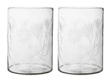 To klare glasbægre med et ætset blomstermønster med sarte blomster og blade.
