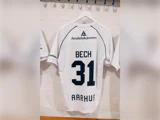 Hvid sportstrøje med navnet BECH, nummer 31 og AARHUS trykt på ryggen samt Andelskassen-logoet.
