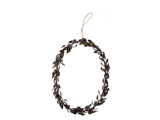 En cirkulær krans af mørkebrune blade med en snor i toppen til ophængning på en hvid baggrund.