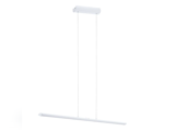 Minimalistisk hvid pendel med en slank vandret stang ophængt i to tynde snore fra et rektangulært loftsmontering på en almindelig hvid baggrund.