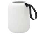 En hvid, cylindrisk bærbar lampe med en sort top og et sort bærehåndtag på siden.
