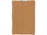 Et rektangulært, struktureret, lysebrunt eller beigefarvet klæde med let ujævne kanter og en lille hvid etiket øverst i midten.