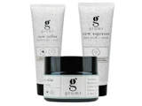 Tre Grums-hudplejeprodukter: en raw coffee hand scrub, en raw espresso face scrub og en calm cream i en krukke, alle med minimalistisk hvid og sort indpakning.