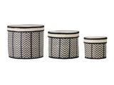 Tre runde flettede kurve i forskellige størrelser med sorte og beige zigzagmønstre, hver med en ensfarvet beige kant.