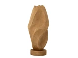 Abstrakt brun skulptur med glatte, buede linjer og en organisk, bladlignende form, der står lodret på en rund base mod en hvid baggrund.