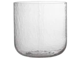 Et klart, cylindrisk glasglas med en struktureret, hamret overflade, der står på en hvid baggrund.