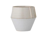 En keramikvase med et tofarvet design: den øverste halvdel er blank beige med lodrette riller, og den nederste halvdel er mat hvid med en subtil plettet struktur.
