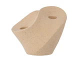 Beige, abstrakt keramikvase med en glat, struktureret overflade og to åbninger i toppen, fotograferet mod en hvid baggrund.