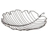En metaltrådkurv formet som et blad, med et åbent, luftigt design og buede kanter.