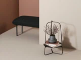 Auka flower stand Charcoal i metal fra Woud