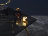 AYTM, ANGUI sofabord, ben i guld, sort glasplade, 75x75x45 cm