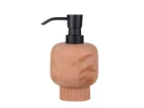 En moderne beige lotiondispenser med en sort pumpedyse og en riflet bund på en hvid baggrund.