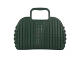 Mørkegrøn, rektangulær tote bag med et vævet, gitterlignende design og en solid hank i toppen.