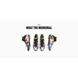 To flerfarvede Nike Mercurial-fodboldsko vises side om side under teksten NIKE WHAT THE MERCURIAL på en hvid baggrund.