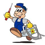 Tegneserieelektriker i blå overalls og kasket, med en skruetrækker i den ene hånd og et oprullet kabel i den anden, smilende og energisk gående.