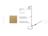 Stregtegning af en gulvlampe med en guldfarveprøve. Egenskaber: GU10-fatning, lakeret messingfinish, skinnende guld (kode 83754v2), 2,5 m sort PVC-kabel med fodkontakt og stik.