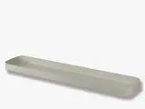 En lang, rektangulær, lysegrå væghængt hylde med afrundede hjørner og et glat, minimalistisk design.