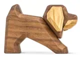 En lille udskåret løvefigur i træ med kontrasterende lyse og mørke træfarver og et enkelt, minimalistisk design.