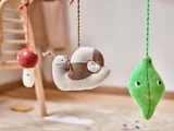 Mini Nana aktivitetslegegym med tilhørende legetøj i 100% Rattan og bomuld fra OYOY