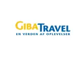 Giba Travel-logo med GIBA i gult, TRAVEL i blåt og det danske slogan EN VERDEN AF OPLEVELSER i blåt nedenunder.