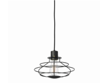 En moderne pendel med en sort trådburskærm og en synlig pære, der hænger i en sort ledning mod en hvid baggrund.