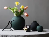 2 stk. Ball vaser i dark green keramik fra Cooee Design