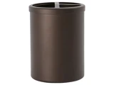 En brun, cylindrisk beholder med en delt top, som sandsynligvis blev brugt til at organisere ting som kuglepenne eller tandbørster.