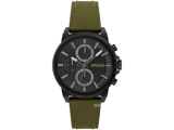 Et sort kronograf-armbåndsur med mørk urskive, sølvmarkører og en olivengrøn silikonerem. Mærkenavnet HUGO er synligt på urskiven.