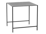 Et minimalistisk, firkantet sidebord med en tynd, sort metalramme og en flad bordplade.