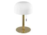 Moderne bordlampe med en rund, hvid kuppelformet lampeskærm, en fod i guldmetal og en trækæde på siden.