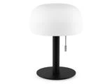 Moderne bordlampe med sort fod og stativ, en stor hvid kuppelformet lampeskærm og en trækædekontakt, der hænger på højre side.