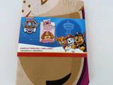 PAW Patrol-sengetøjsemballage med tegneseriefigurer og produktoplysninger: Størrelserne 140x200 cm og 65x65 cm, med muntre PAW Patrol-hundefigurer på omslaget.