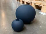 2 stk. Ball vaser i midnight blue keramik fra Cooee Design