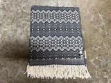 Ida plaid i navy og hvid 100% Scandinavian wool fra Silkeborg Uldspinderi