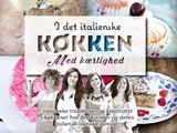 Collage med fire smilende kvinder, italienske retter, vin og desserter. Tekst på dansk fremhæver det italienske køkken lavet med kærlighed af fire kvinder og deres familier.