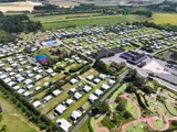 Familieferie for 6 i norsk bjælkehytte på Jambo Feriepark - minigolf, is og Fårup Sommerland tæt på