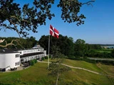 Ophold på Hotel Juelsminde Strand - 3-retters menu & vin med i pakken