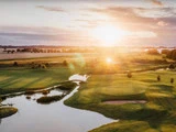 GOLFOPHOLD FOR 2 PERSONER PÅ Lydinge Golf Resort i Sverige