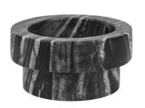 En rund, sort- og gråstribet marmorskål med tykke vægge og en bred kant på en hvid baggrund.