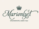 Logo for Marienlyst Strandhotel med en dekorativ krone over en elegant skrift, hvor der står Marienlyst, og en mindre tekst, hvor der står STRANDHOTEL SIDEN 1861.