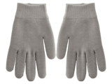 Et par lysegrå strikkede handsker med ribbede manchetter, lagt fladt side om side på en hvid baggrund.