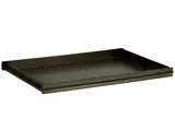 En rektangulær, mørkebrun metalbakke med forhøjede kanter på alle sider på en hvid baggrund.