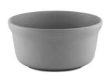 En almindelig, rund, grå keramikskål med en let udvidet kant, vist på en hvid baggrund.