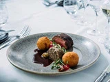 4-Retters Herremandens Menu inkl. vinmenu for 2 personer på Hotel Nørre Vosborg